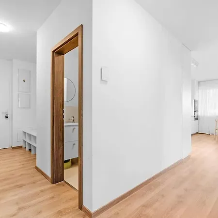 Bright Design Loft With Balcony Daire Bratislava