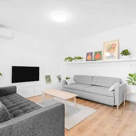 Bright Design Loft With Balcony