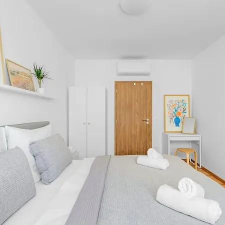Bright Design Loft With Balcony Братислава