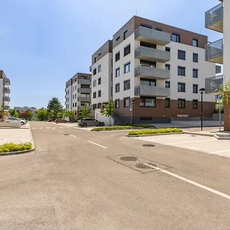 Bright Design Loft With Balcony
